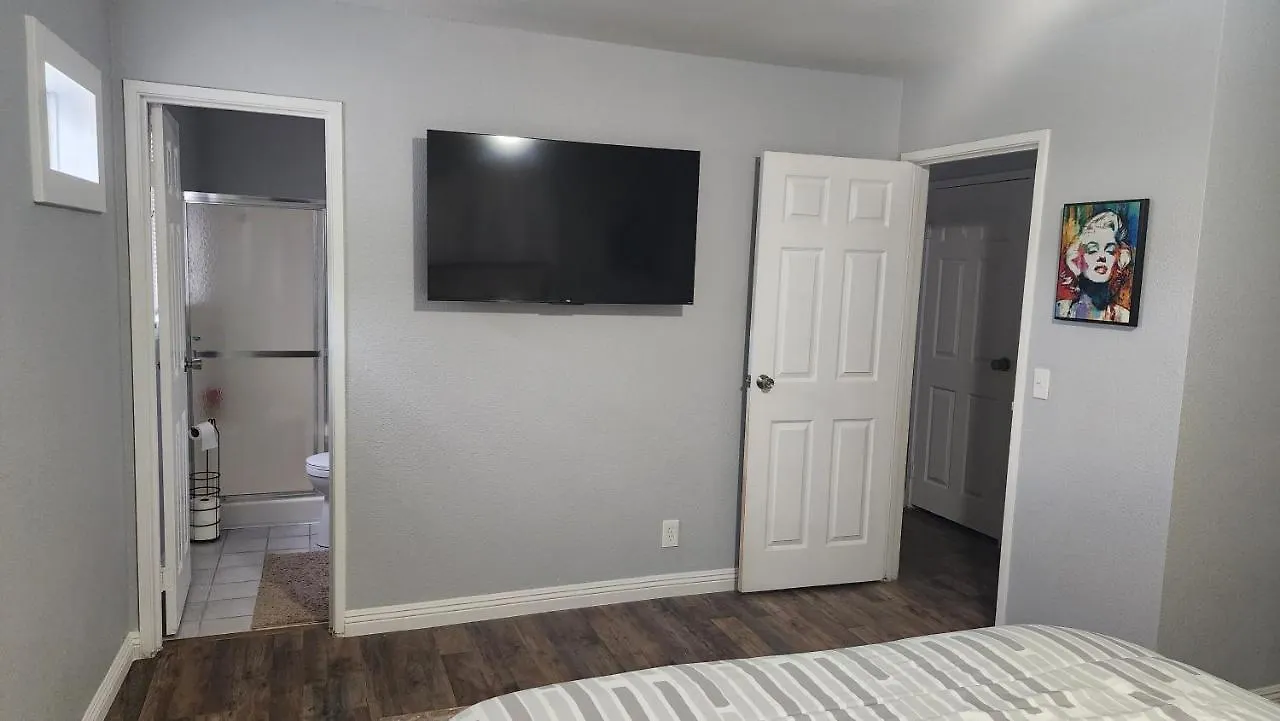 3 Bedroom W Swimming Pool And Billiards Table Las Vegas
