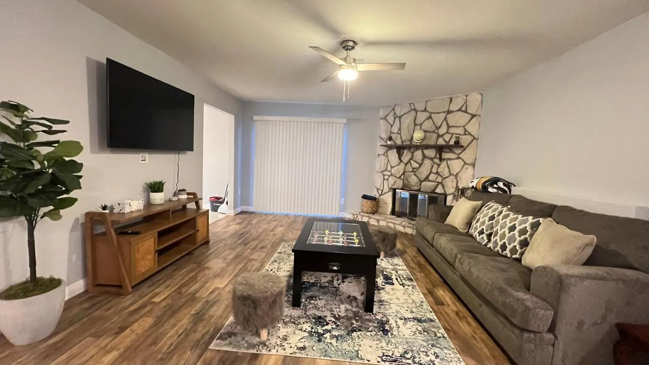 3 Bedroom W Swimming Pool And Billiards Table Las Vegas Holiday home