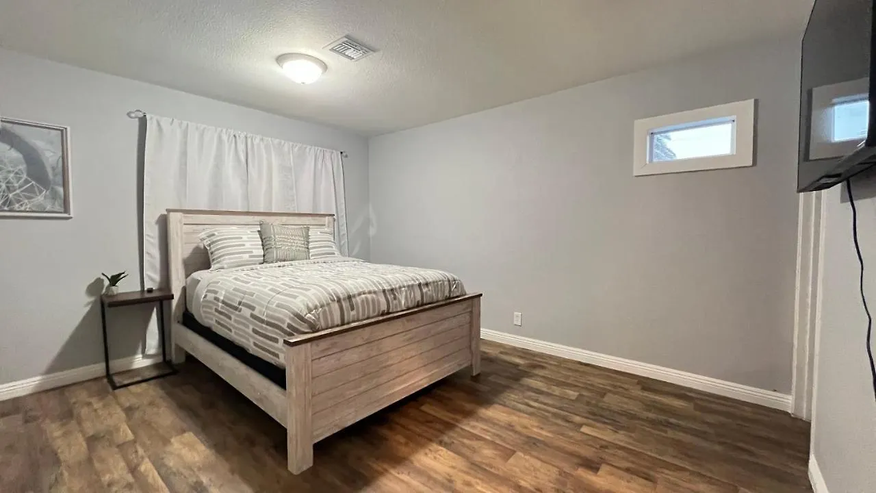 3 Bedroom W Swimming Pool And Billiards Table Las Vegas 0*,