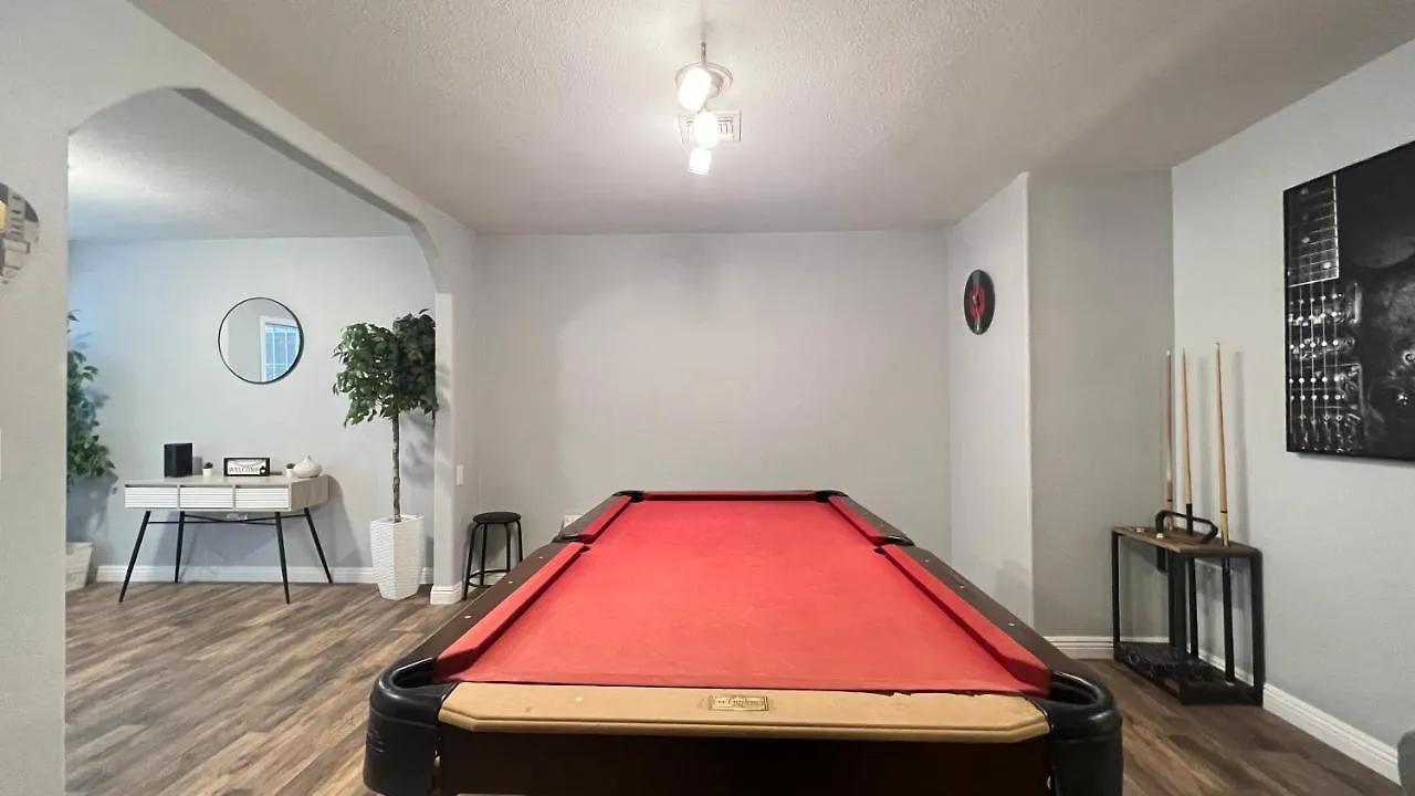 3 Bedroom W Swimming Pool And Billiards Table Las Vegas