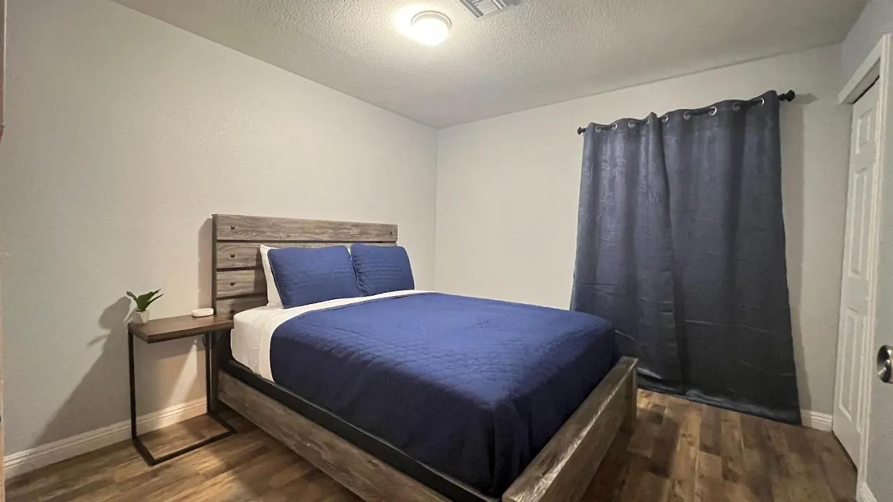 Holiday home 3 Bedroom W Swimming Pool And Billiards Table Las Vegas